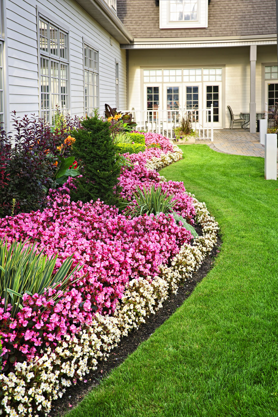 10 Inspirational Residential Landscaping Ideas To Make Your Yard Stand