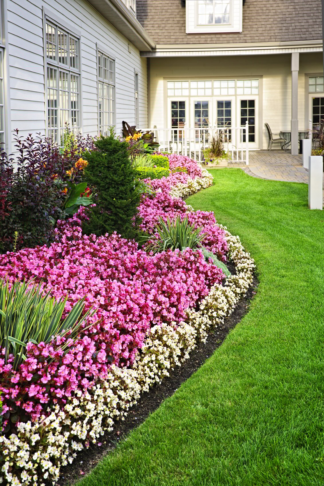 10 Hillside Landscaping Ideas That Will Improve Your Yard