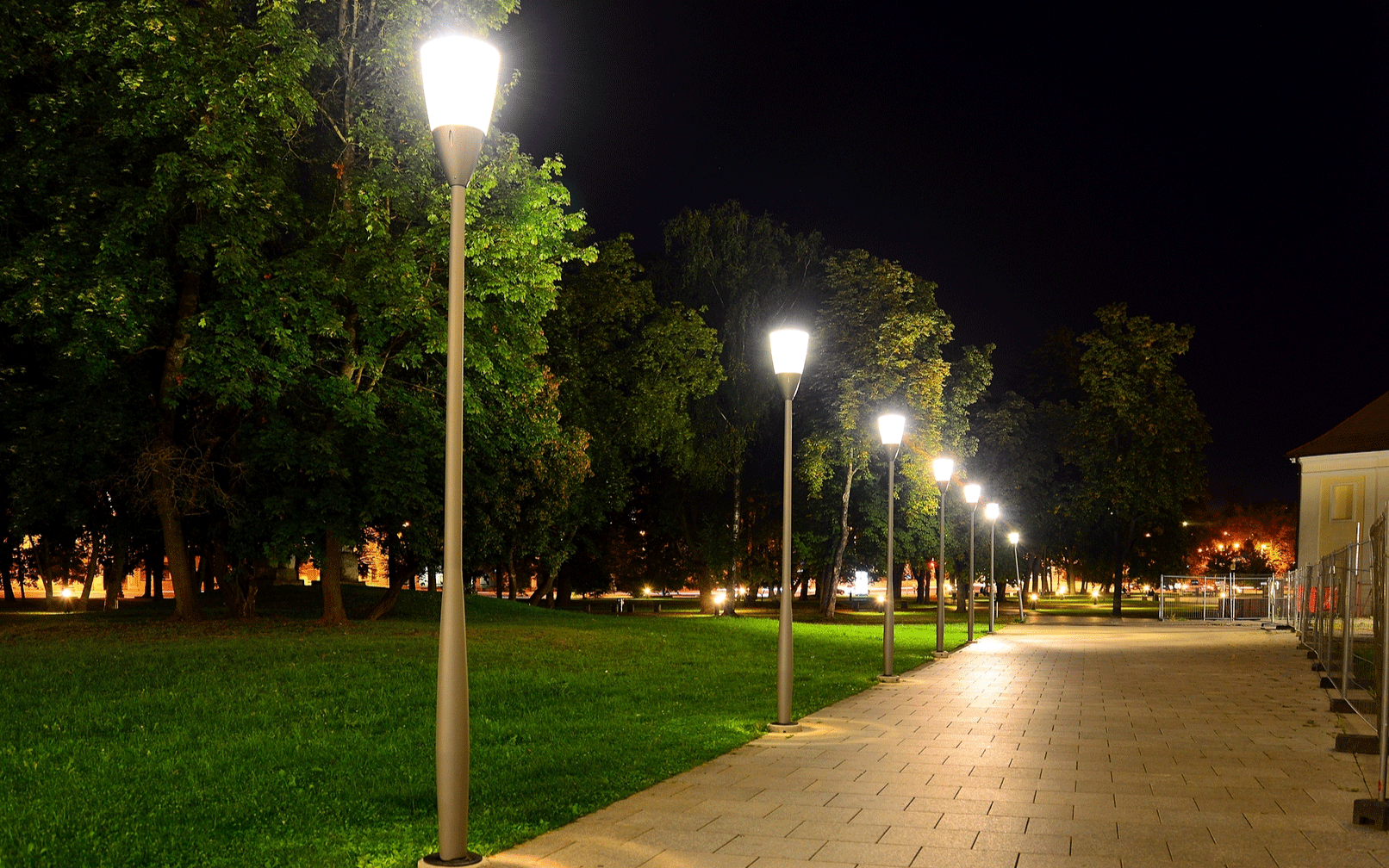 8 Common Commercial Landscape Lighting Mistakes You Can Easily Avoid