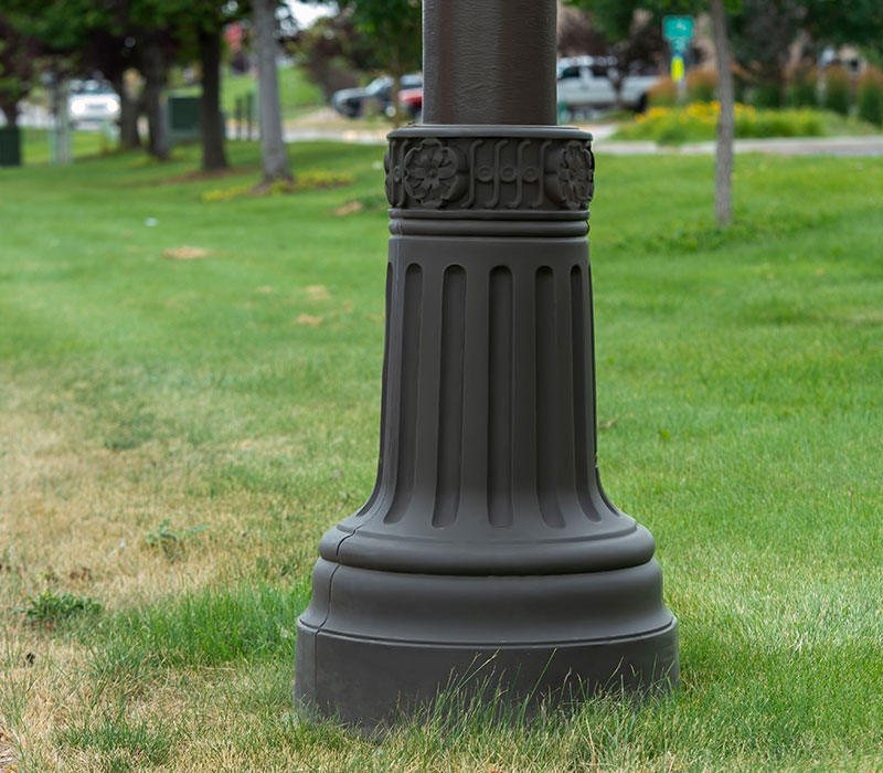 Pole Setter Post Light Base – No Cement Needed, Forest Green, Molded Plastic For Standard 3 Lamp Posts