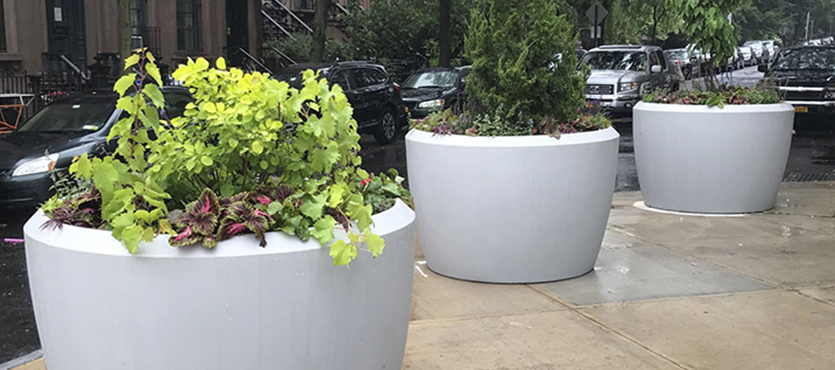 How to Showcase Your Business During the Winter with Planters